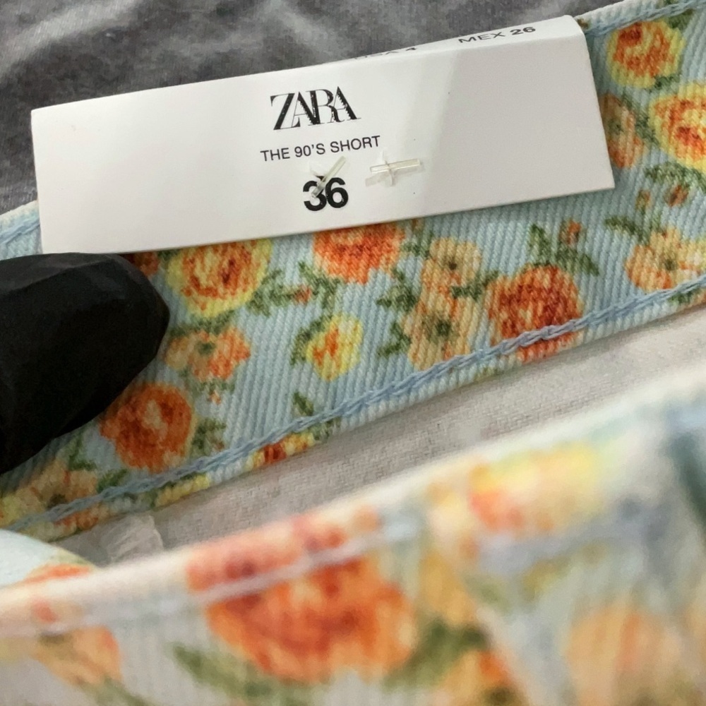 Zara 90s Floral Denim Shorts NWT High Rise Raw Hem Vintage Style Size 4 - Picture 6 of 7